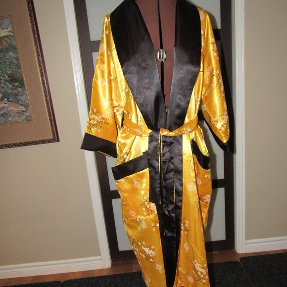 GOLDEN DRAGON REVERSIBLE 2 PLY ROBE. SIZE MEDIUM. - Picture 6 of 8